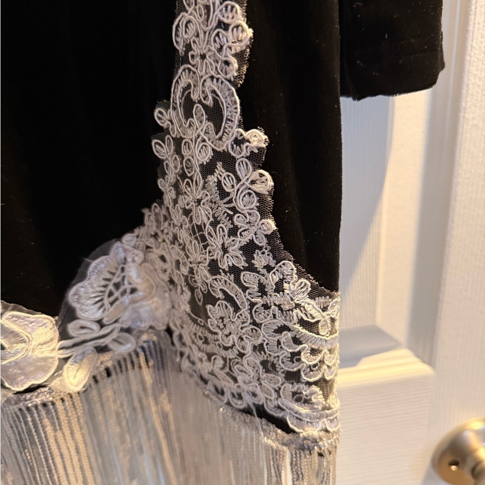 Elegant Black and Silver Maxi Dress - Picture 8 of 8
